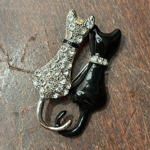 Vintage rhinestone and enamel pair of cats brooch